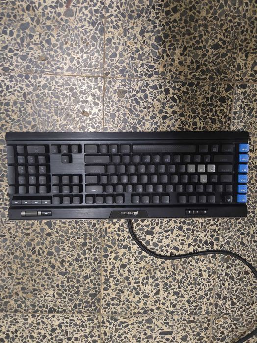 teclado corsair gamer mecânico K95 RGB PLATINUM XT — CHERRY MXSPEED