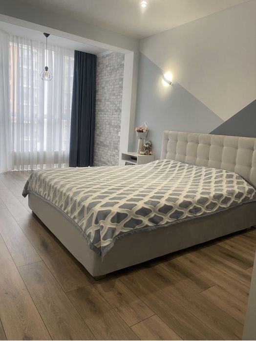 Продам 2 кімнатну квартиру з дизайнерським ремонтом 76м2. Кладова в ціні