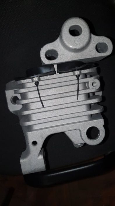 Jeep Cherokee KL 2.4 3.2L ліва права подушка двигуна гідравлічна 4види