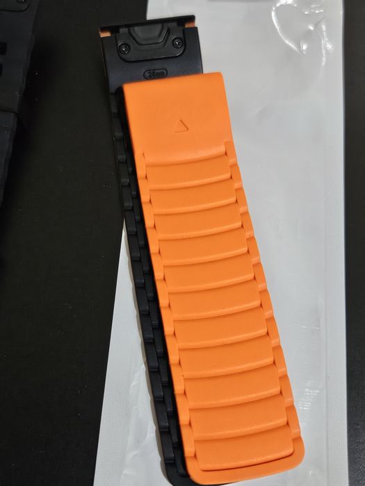 Магнитный силиконовый ремешок для часов  Garmin Quick Fit 26 мм.