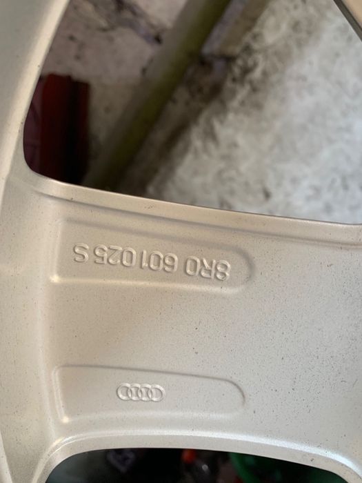 Оригинальные диски Audi Q5 R17 ориг. номер 8R0 601 025 S