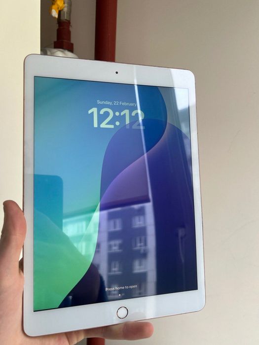 iPad 7 32gb батарея 87%