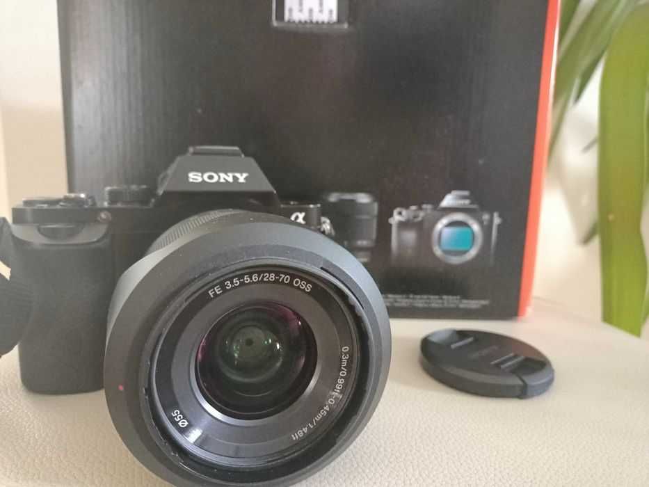 V' Sony a7 +2 baterie + 28-70 3.5-5.6 OSS jak nowa