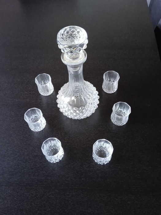 Conjunto de Garrafa e copos de licor