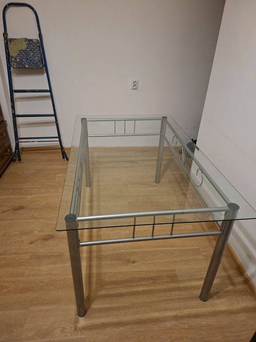 Stół  szklany i krzesła