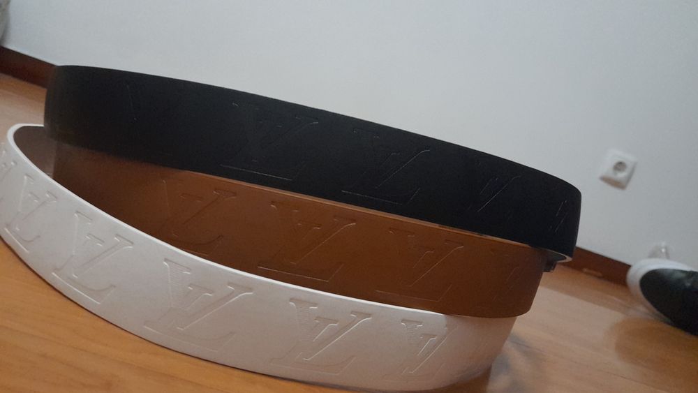 Cintos de marca novos