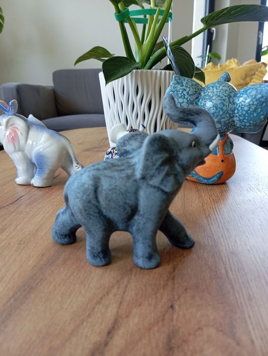 Zestaw ceramicznych figurek vintage słonie