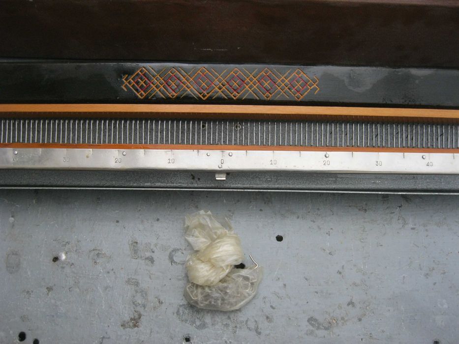 Продам вязальную машинку СССР