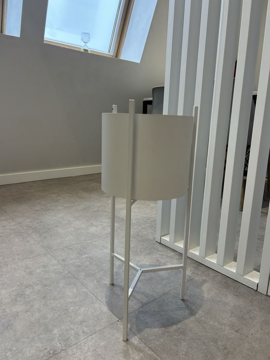 Piękna donica w białym matowym kolorze 57 cm