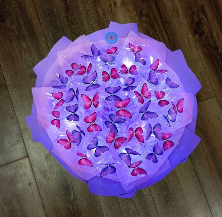 Букети з метеликів