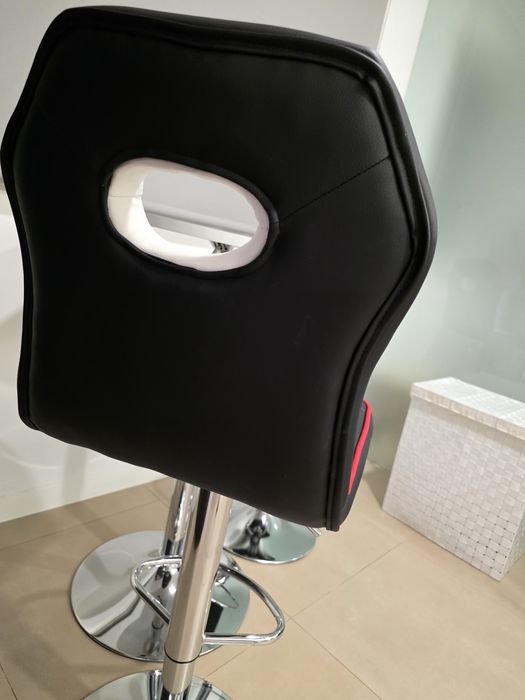 Vendo conjunto nunca usado com 2 cadeiras e mesa