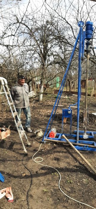 Малогаборітна бурова установка, для буріння свердловин на питну воду.