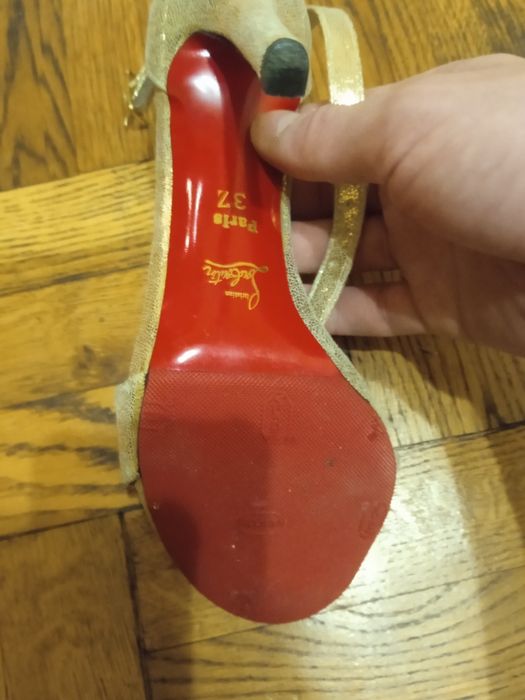 Продам лабутены.