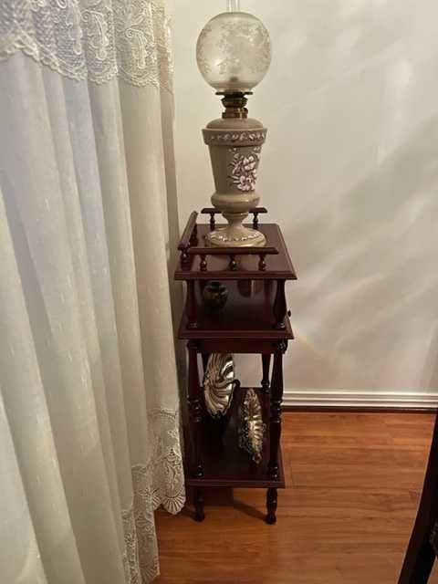 Móvel de apoio com gaveta