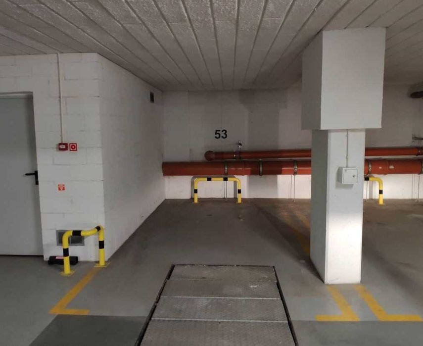 Miejsce postojowe na ulicy Dmowskiego 3