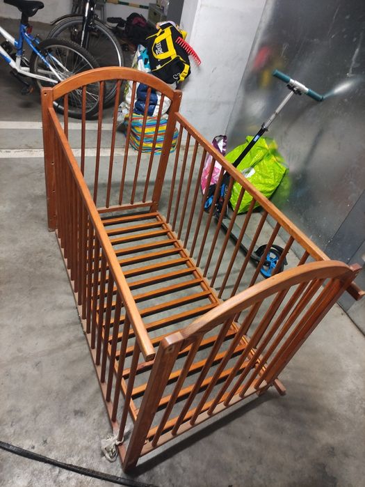 Łóżeczko drewnianie