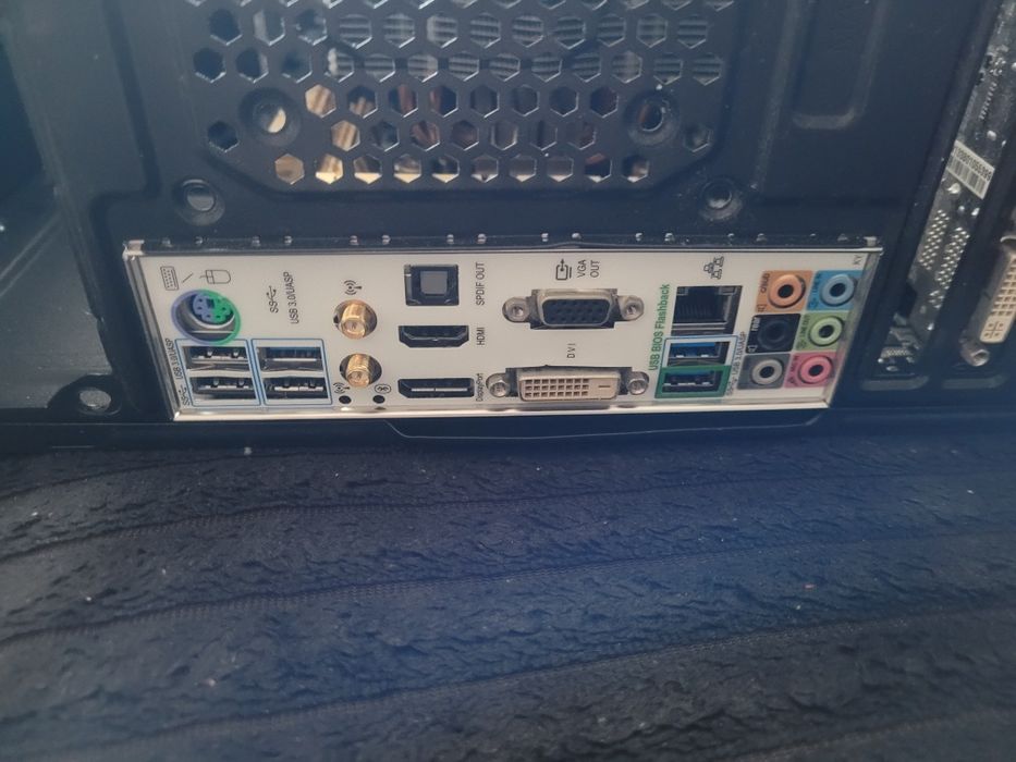 Asus Z87 pro, i5 4670K + chłodzenie,32GB.