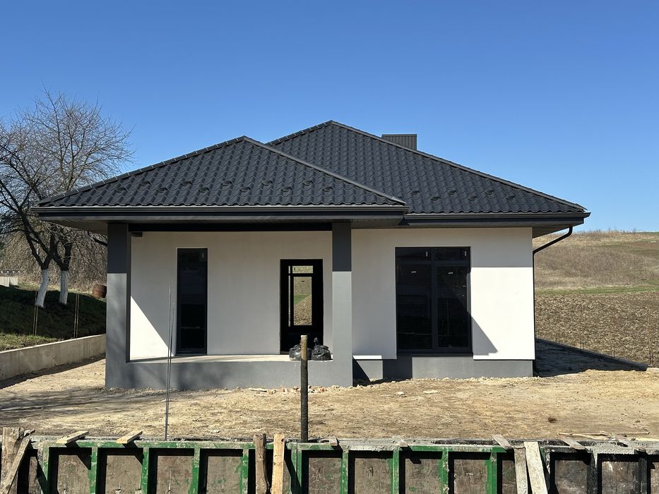 Продаж нового будинку в Обарові