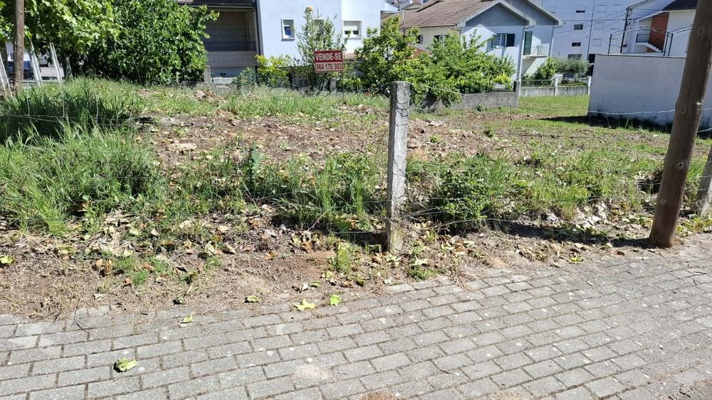 Vende-se Terreno, com 420 m2, em loteamento,  para construção de vivenda