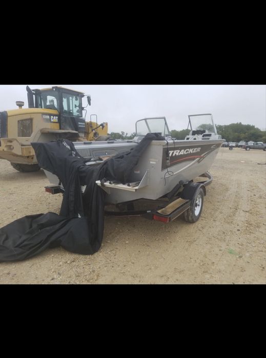 Моторний човен Tracker targa