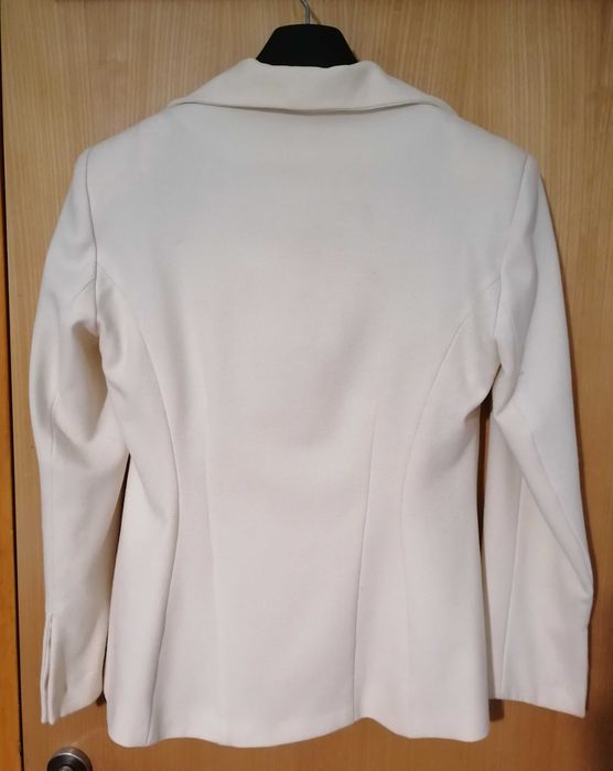 Casaco branco pérola, cintado, modelo francês, tamanho 44