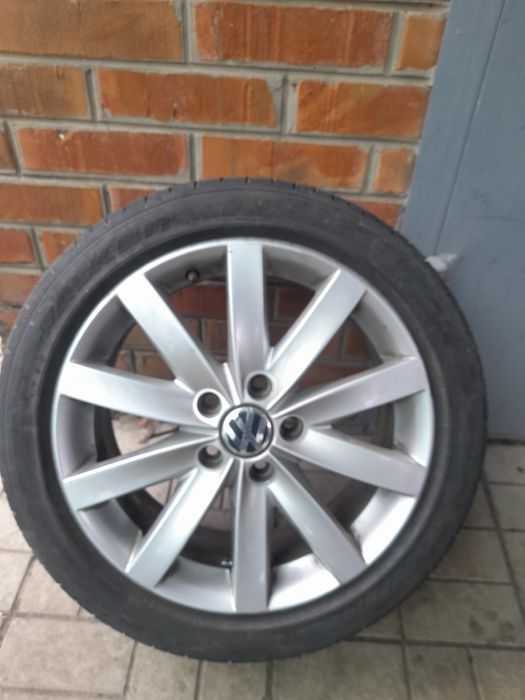 Продам комплект колес 4шт  дискир17  5/112   резина 225/45/17  лето.  6000т гр