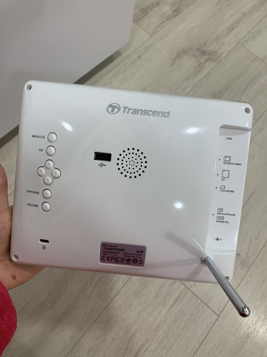 Цифровая фоторамка  Transcend Digital Photo Frame 8 (TS2GPF830B)