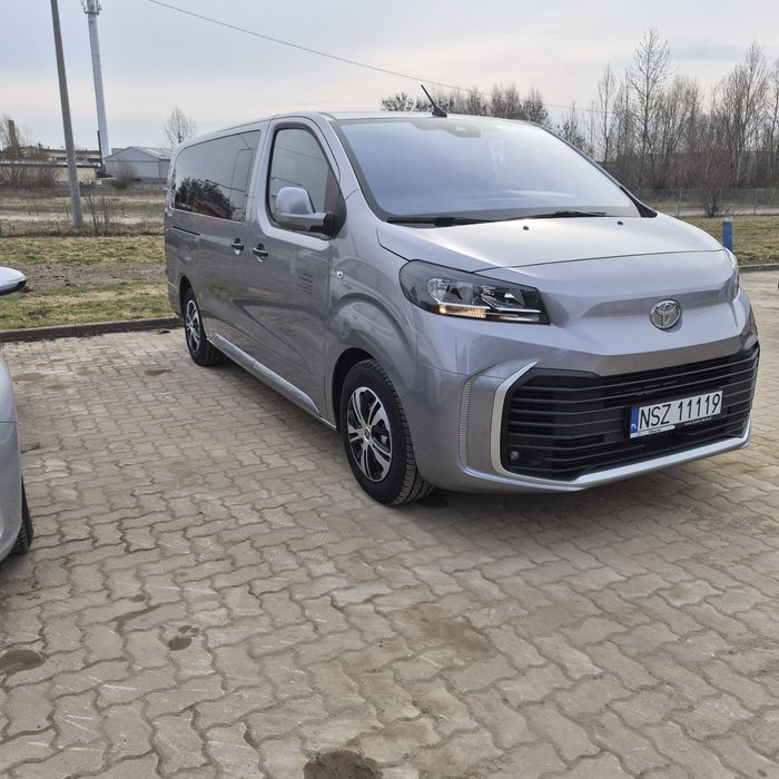 Wynajem busa 9os.2025r. Transfery na lotniska z kierowcą