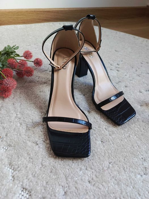 Sandały Raid czarne na słupku klasa z paskiem na kostce kwadratowe 39