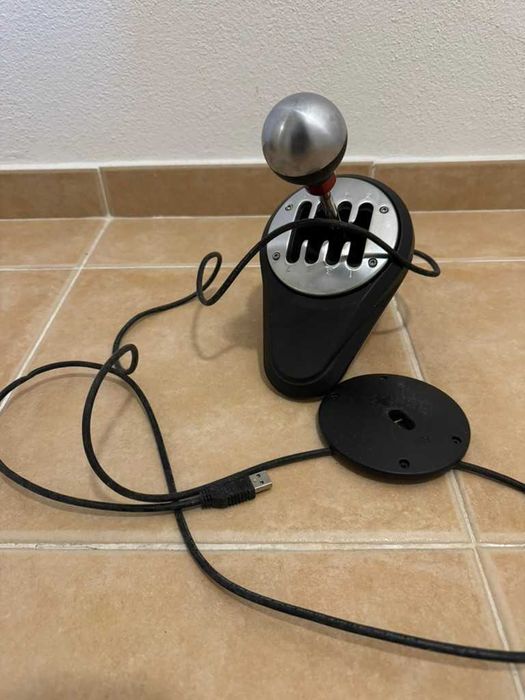 Volante + Pedais + Mudanças - Thrustmaster T300RS