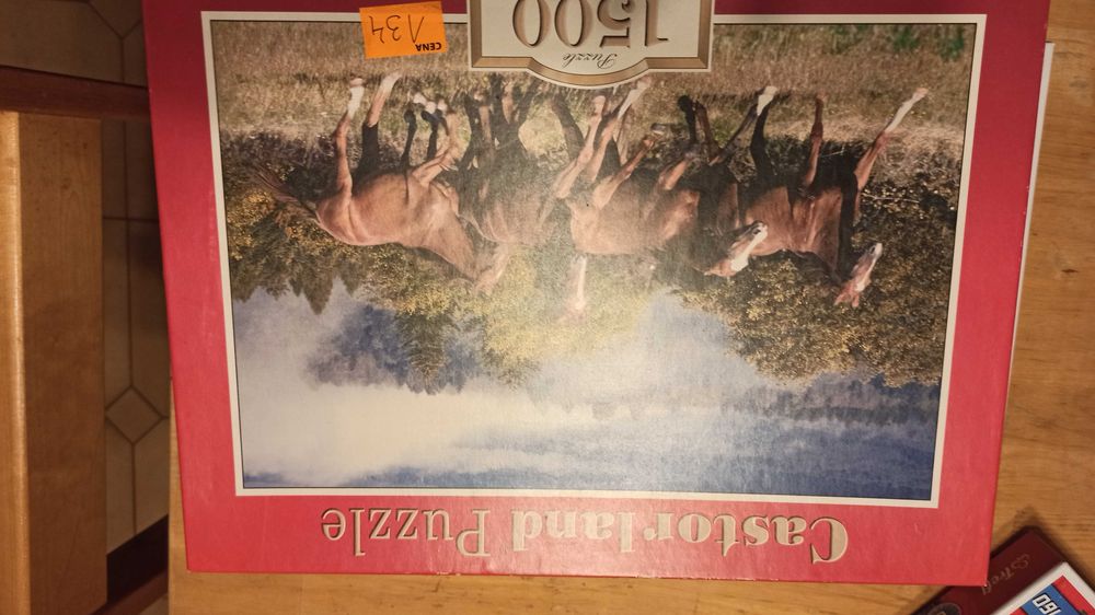 Puzzle - zestaw trzech puzzli.