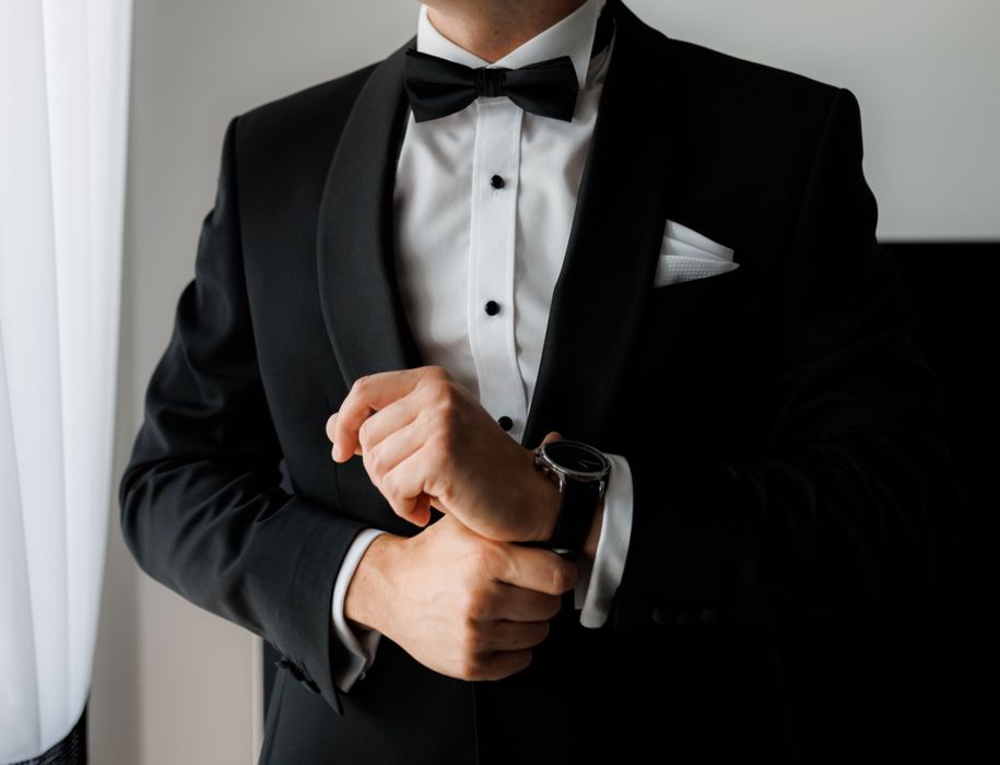 Czarny smoking ślubny