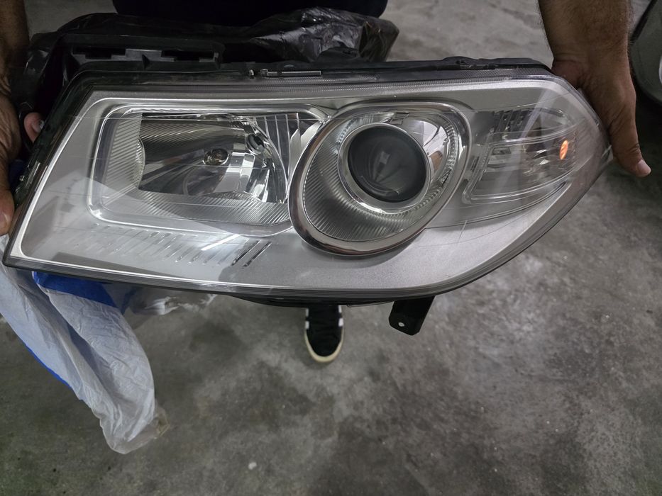 Farol esquerdo Renault Megane 2007