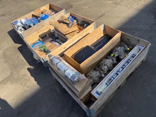 CUMMINS części do silnika nowe 3 palety komplet