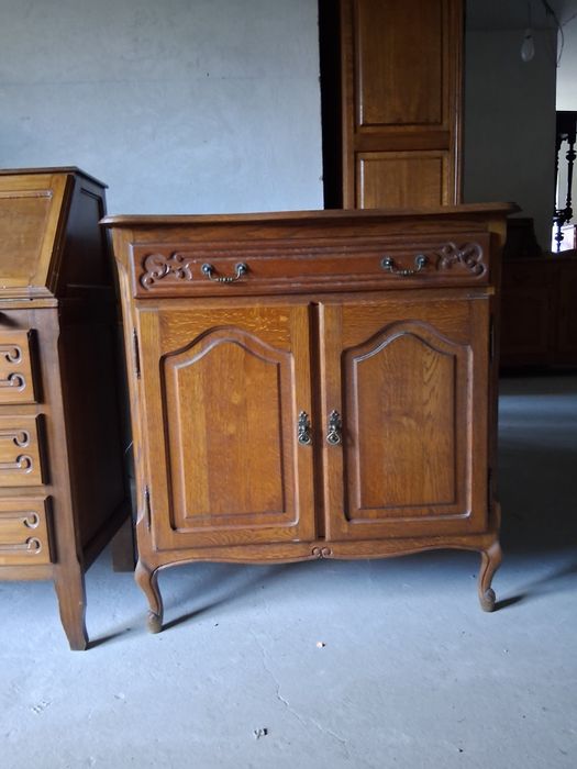 Секретер ,тумбочки ,комоди шафи Бельгія