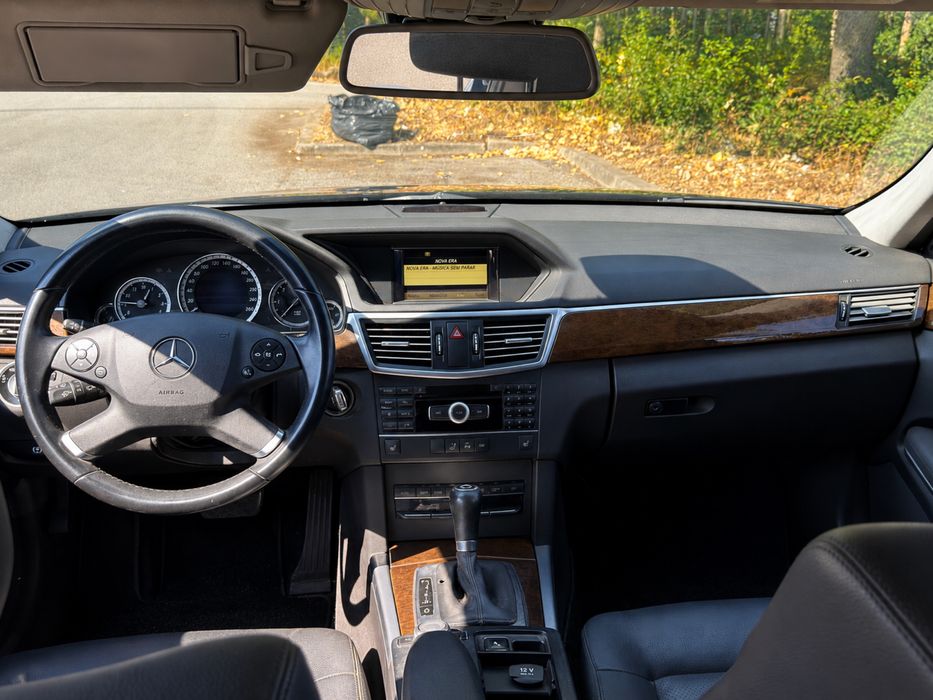 Mercedes-Benz E 200 — fotografia 8