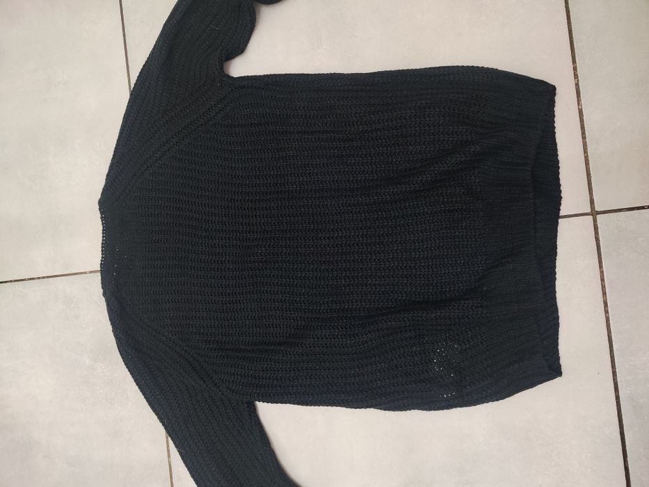 Klasyczny czarny sweter warkoczykowy splot S