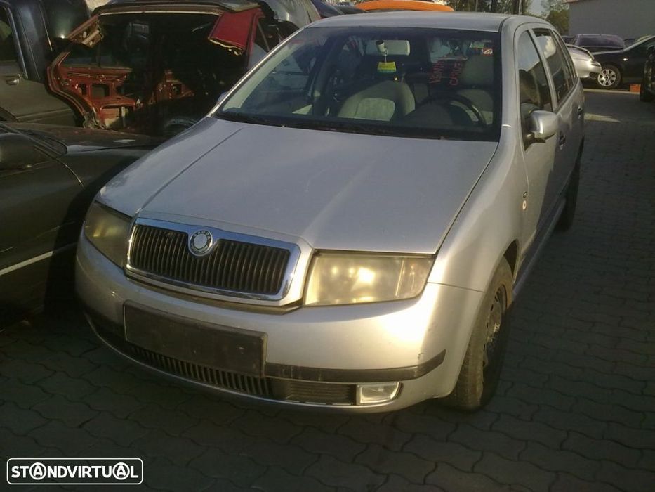 Traseira / Frente /Interior Skoda Fabia 2001