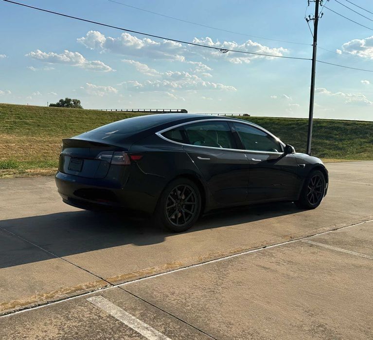 Tesla Model 3 Long Range      2019