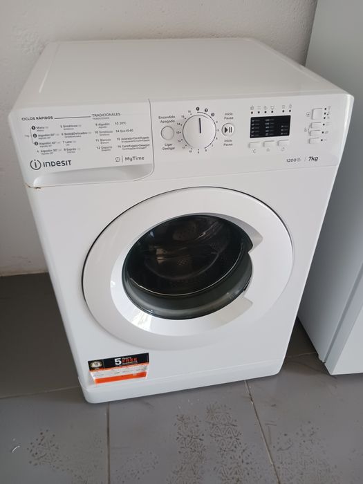 Máquina de lavar roupa indesit 7kg classe A++ 1200rpm em excelente estado pouco tempo de uso.. ..