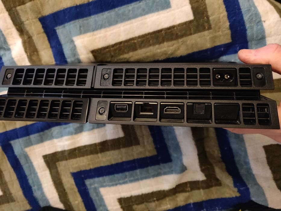 Продам ps4 fat 1 Тб (П.з. 10.01)