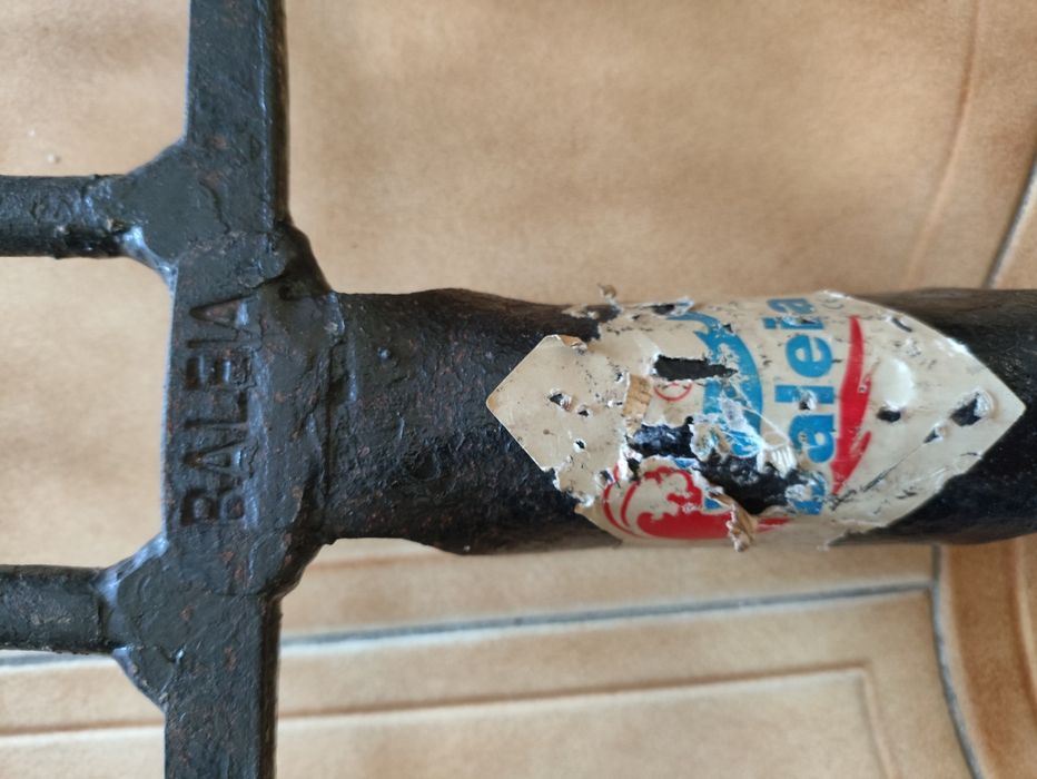 Forquilha nova de 6 dentes,cabo incluído no preço .
Cabo incluído no p