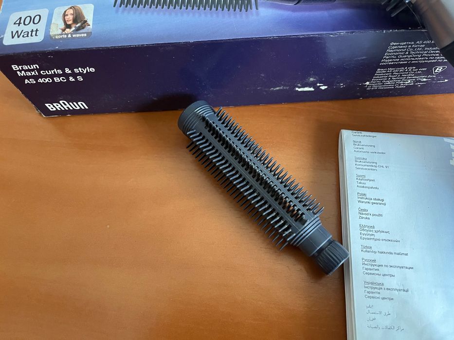 Escova de cabelo elétrica nova