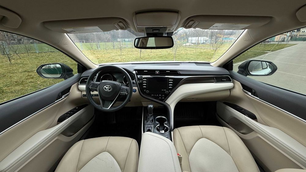 Оренда Toyota Camry Hybrid