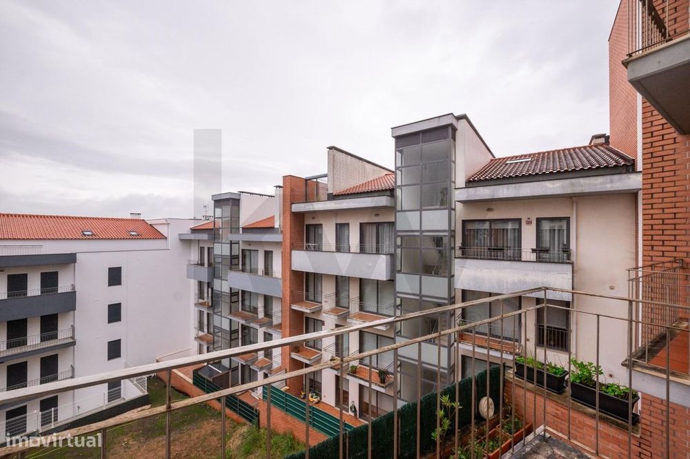T2 Quinta da Borleteira: Luminosidade, Áreas Generosas e Garagem Box