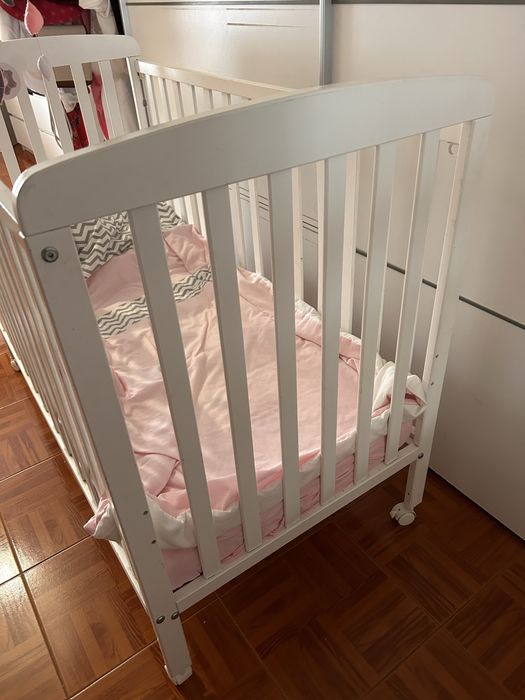 Berço de bebé e colchão