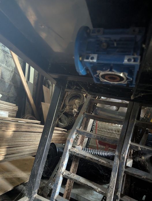 Stół do obierania dyni wraz z ręczną gilotyna