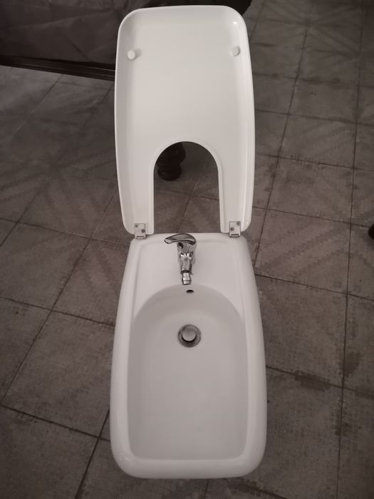 Bidé c/Torneira e Tampa