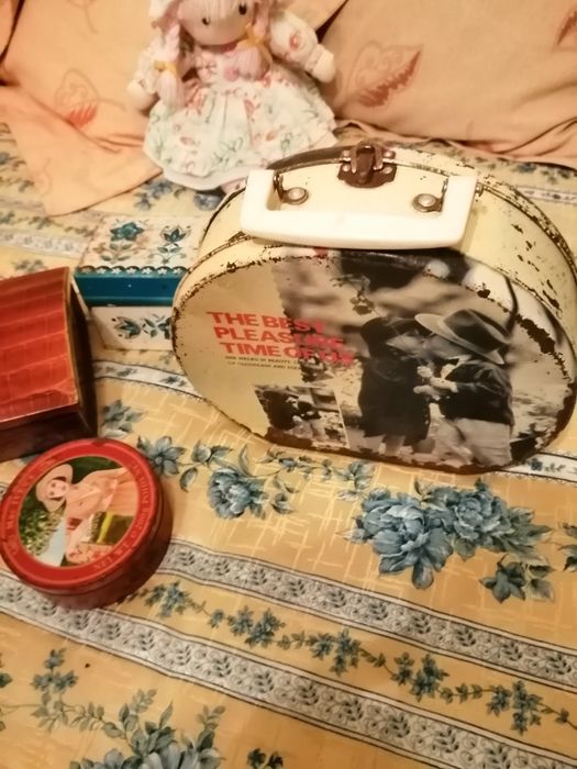 Caixas de lata antigas