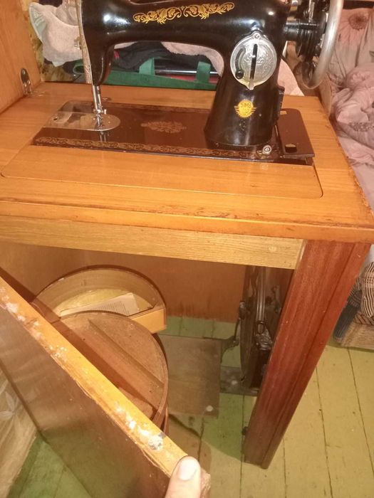 Продам швейную машинку ножную